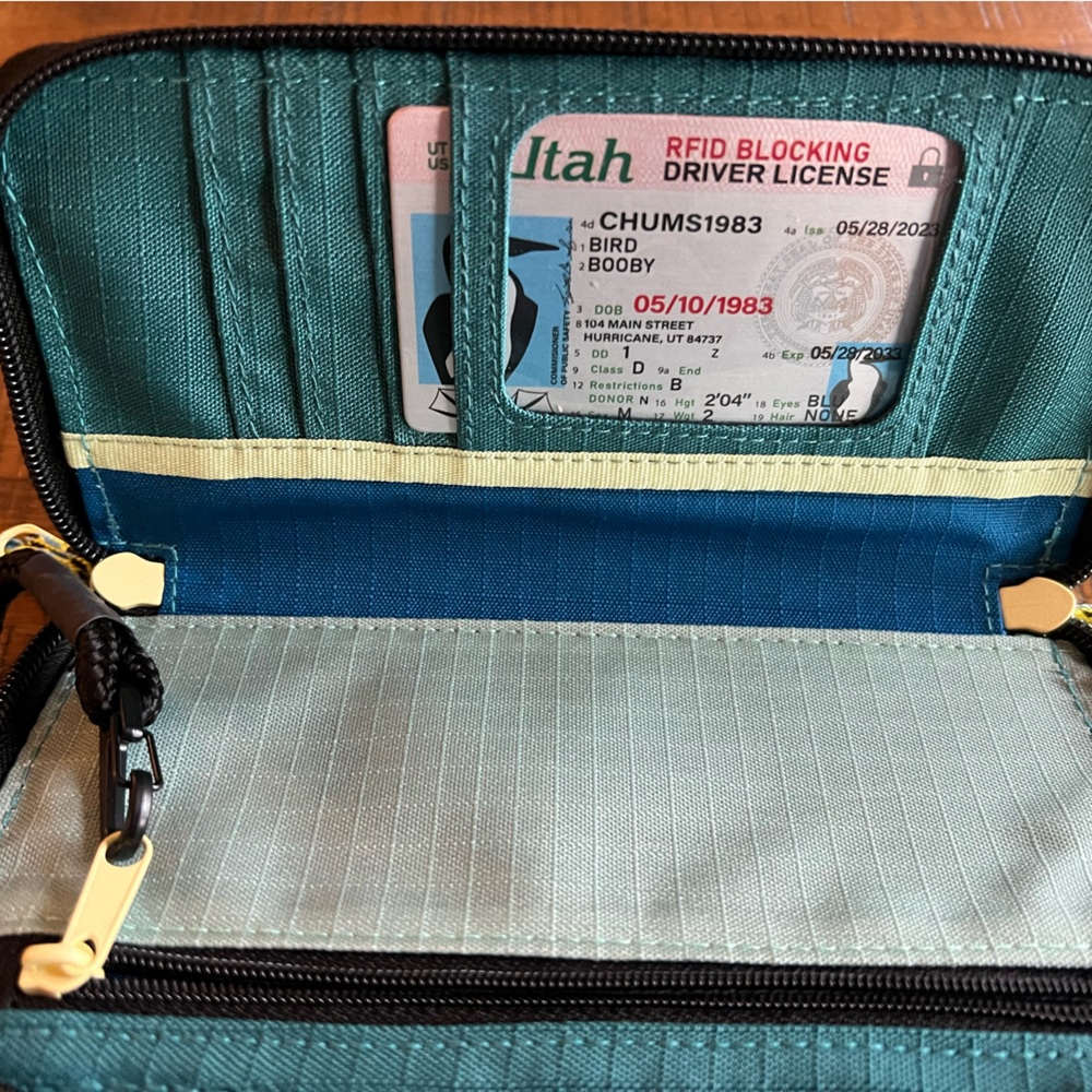 Chums Nomad Wallet in Teal with RFID blocking card - Picture 4 of 7